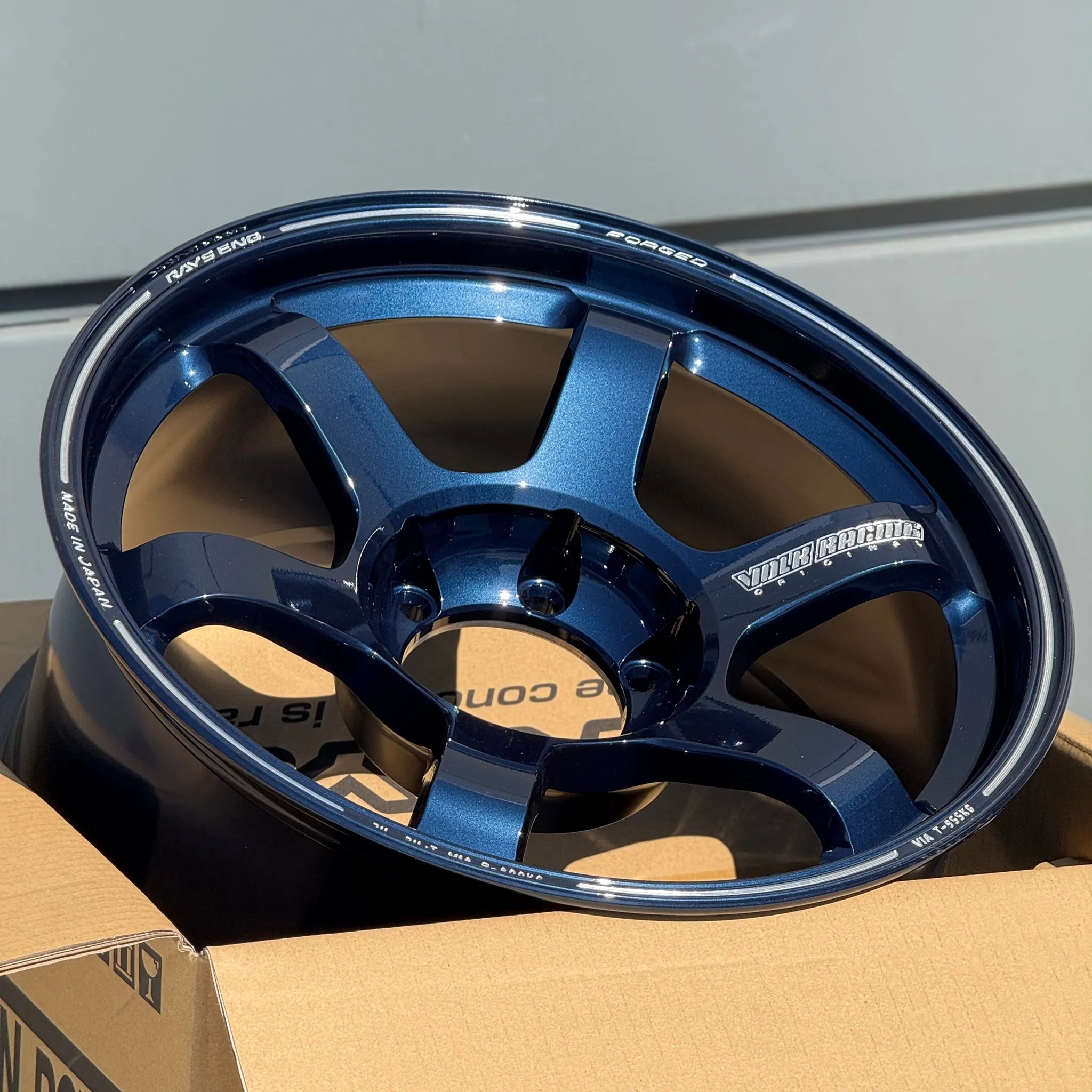 Volk Racing TE37 Large PCD Progressive 18x9 +0 6x139.7 Mag Blue