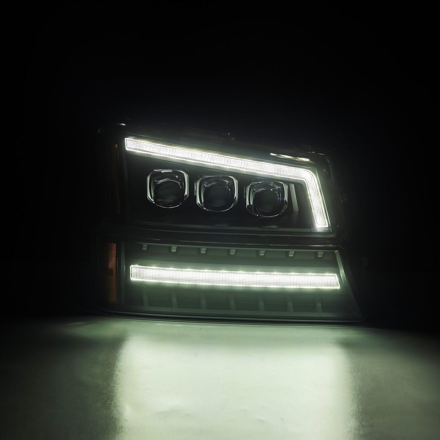 AlphaRex 03-06 Chevrolet Silverado/02-06 Avalanche (without body cladding) NOVA-Series LED Projector Headlights Black