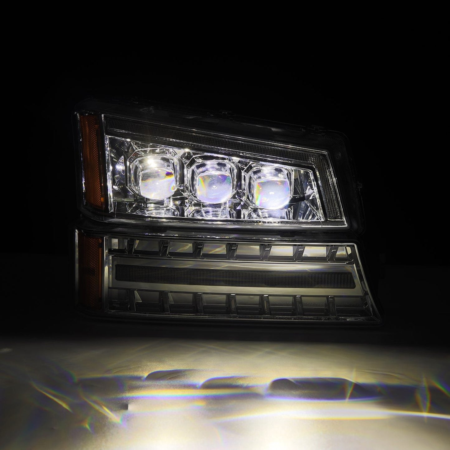AlphaRex 03-06 Chevrolet Silverado/02-06 Avalanche (without body cladding) NOVA-Series LED Projector Headlights Chrome