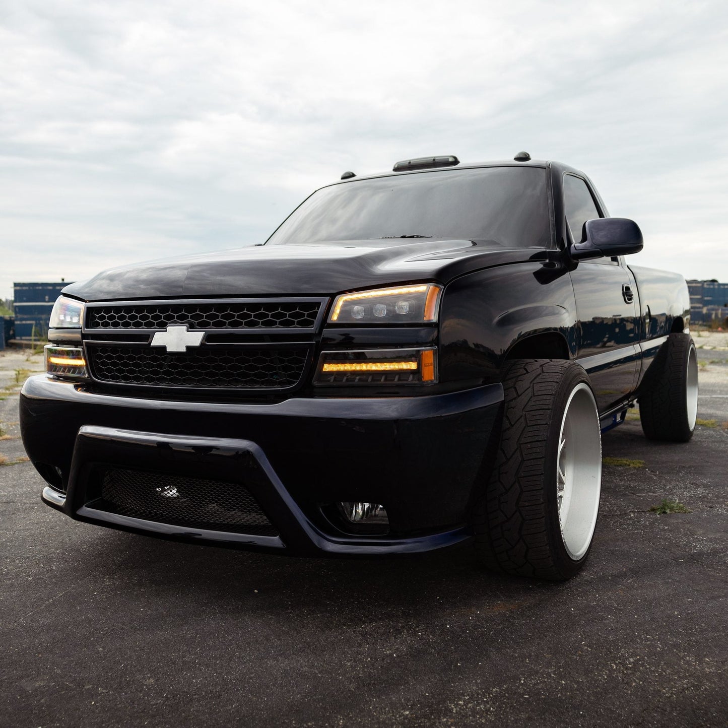AlphaRex 03-06 Chevrolet Silverado/02-06 Avalanche (without body cladding) NOVA-Series LED Projector Headlights Chrome