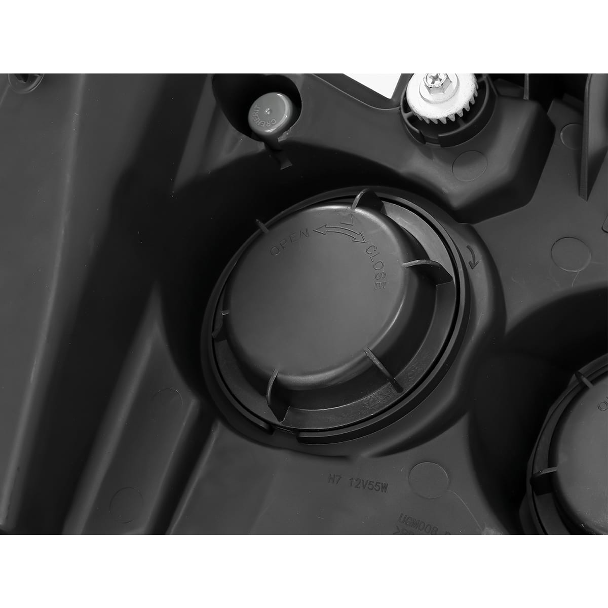 AlphaRex 07-14 Chevrolet Tahoe/Suburban/07-13 Avalanche NOVA-Series LED Projector Headlights Chrome