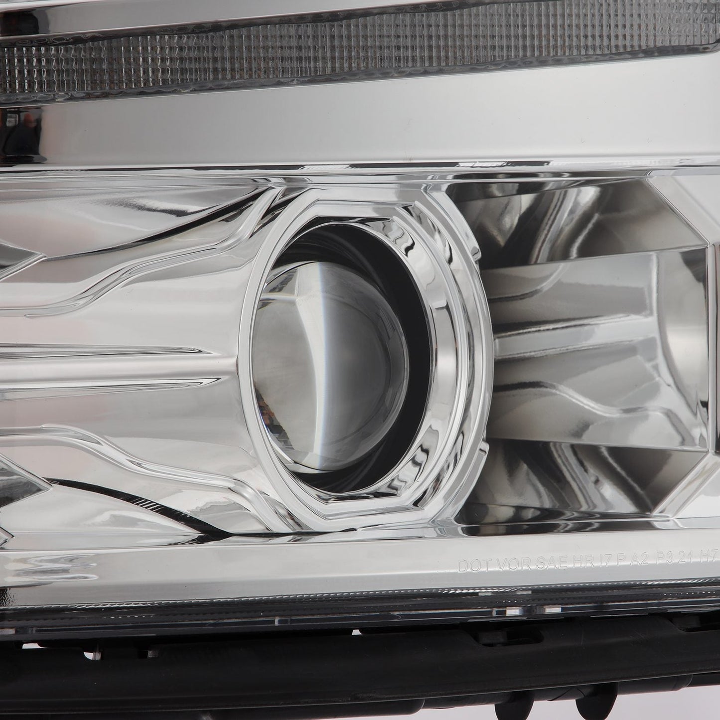 AlphaRex 14-15 Chevrolet Silverado PRO-Series Halogen Projector Headlights Chrome