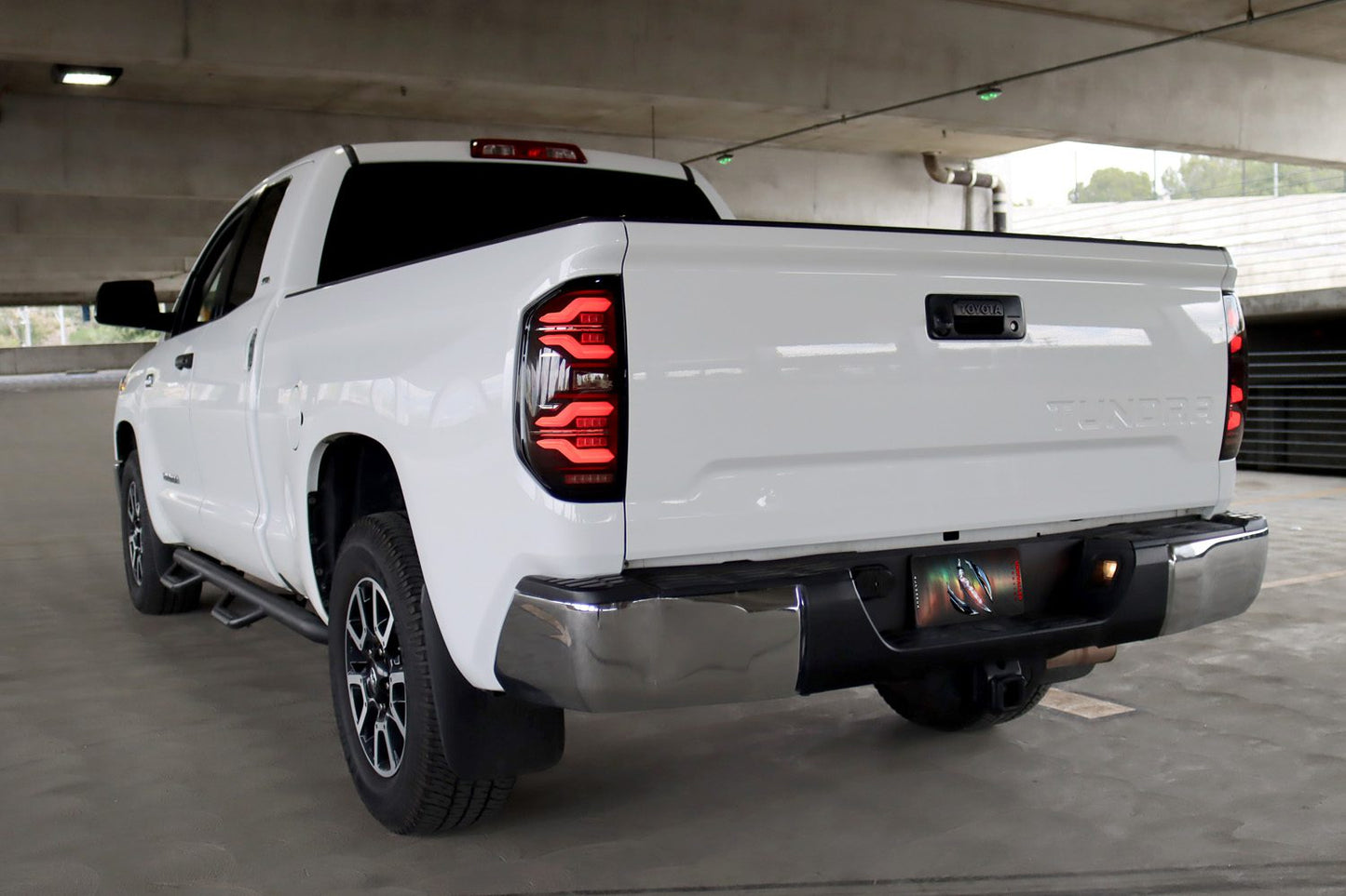 AlphaRex 14-21 Toyota Tundra LUXX-Series LED Tail Lights Black-Red