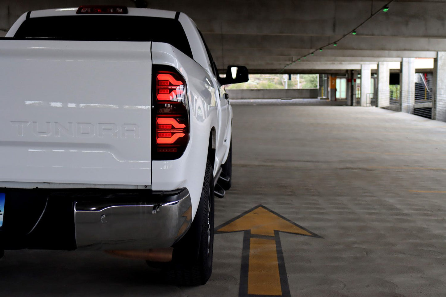 AlphaRex 14-21 Toyota Tundra LUXX-Series LED Tail Lights Black-Red