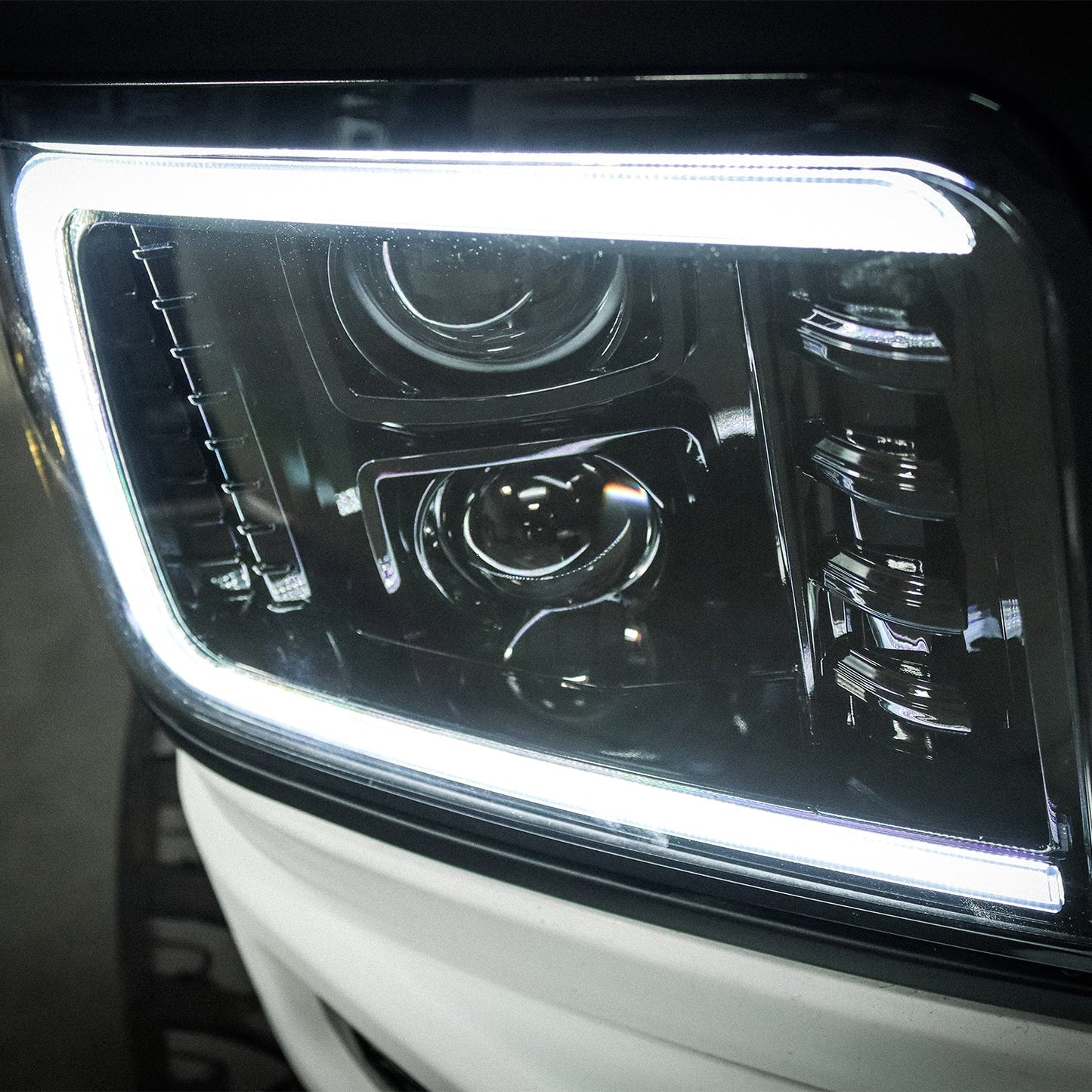AlphaRex 92-96 Ford F-Series/Bronco LUXX-Series LED Projector Headlights Black