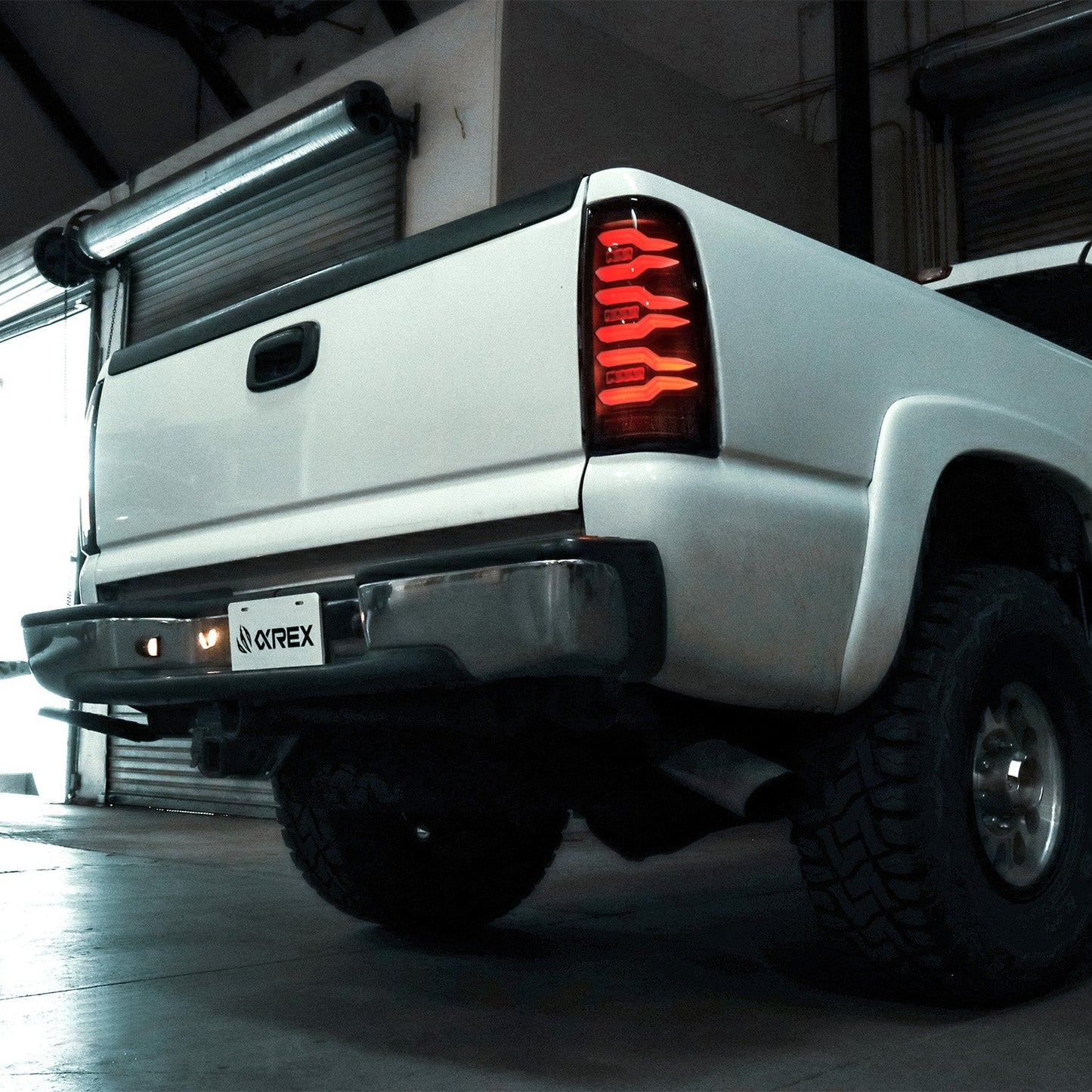 AlphaRex 99-06 Chevrolet Silverado/99-06 GMC Sierra LUXX-Series LED Tail Lights Black Red
