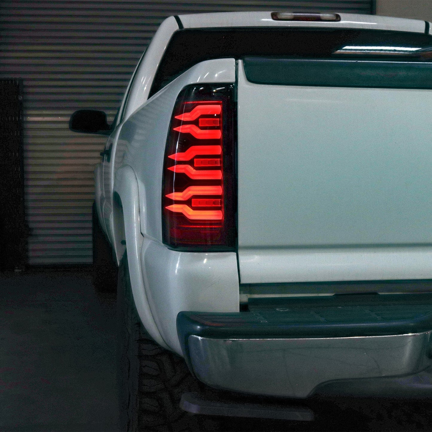 AlphaRex 99-06 Chevrolet Silverado/99-06 GMC Sierra LUXX-Series LED Tail Lights Black Red