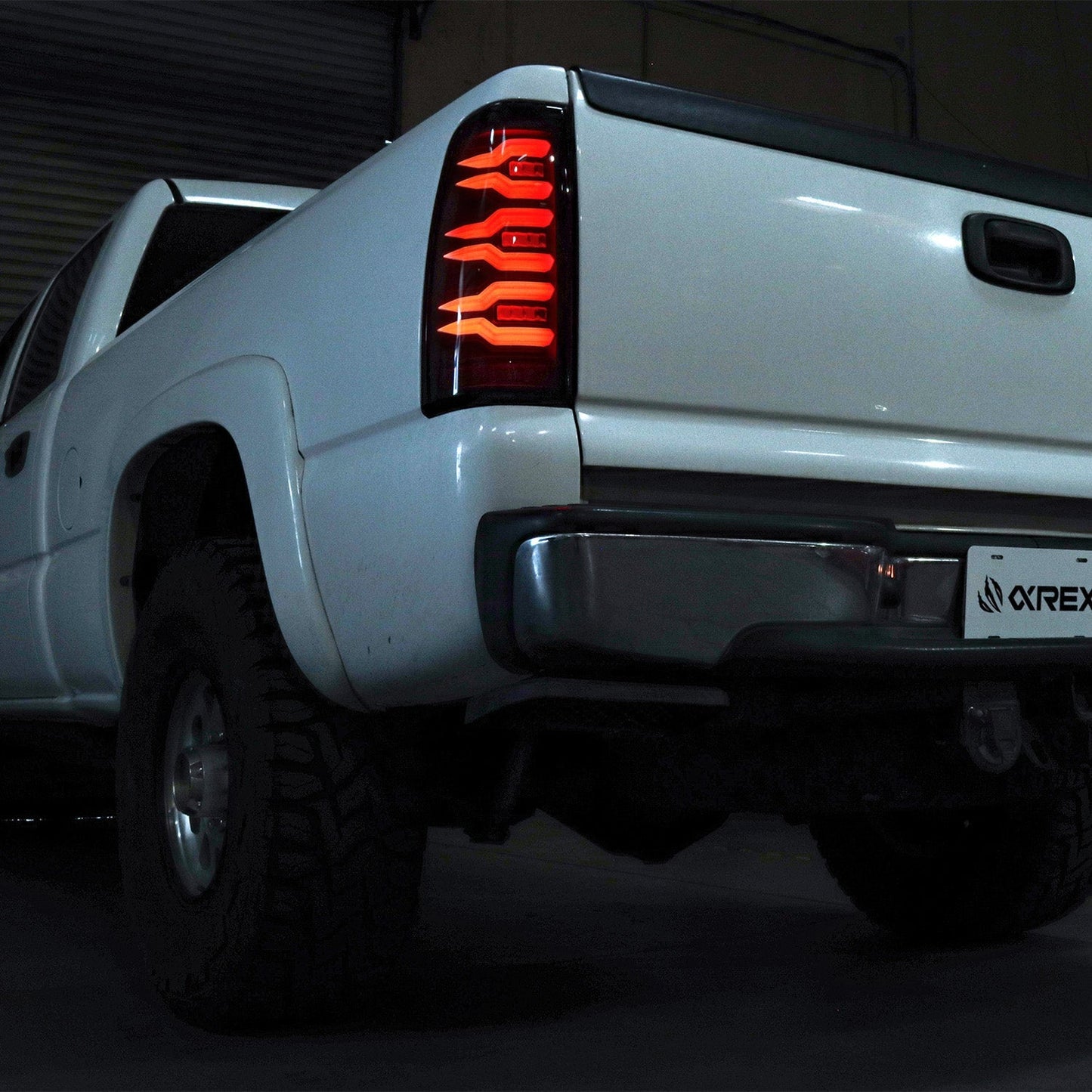 AlphaRex 99-06 Chevrolet Silverado/99-06 GMC Sierra LUXX-Series LED Tail Lights Black Red