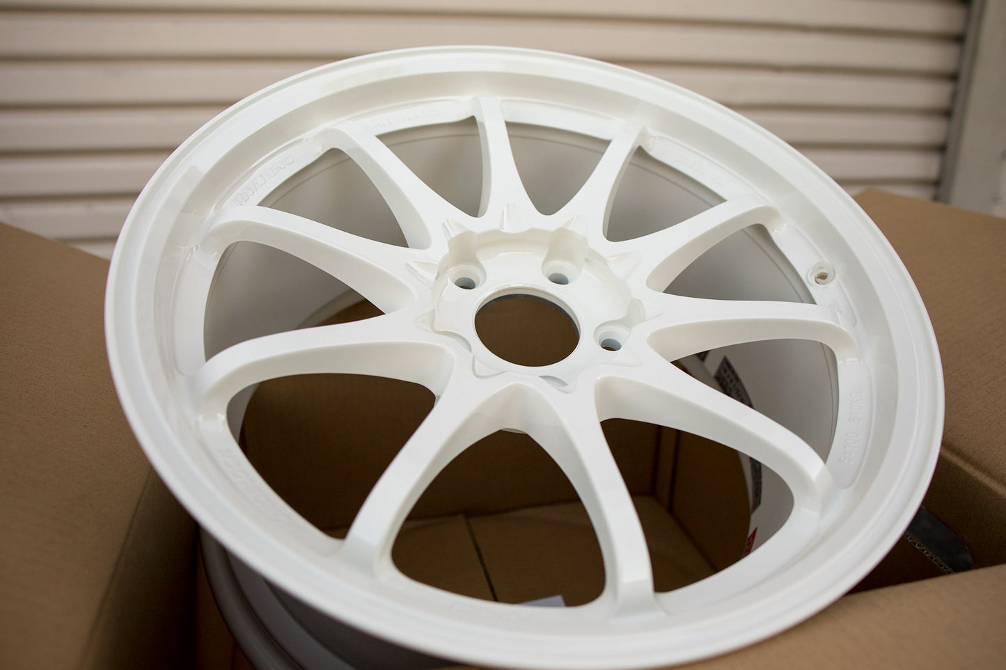 Volk Racing CE28SL 18x9.5 +44 5x120 Dash White (SET)
