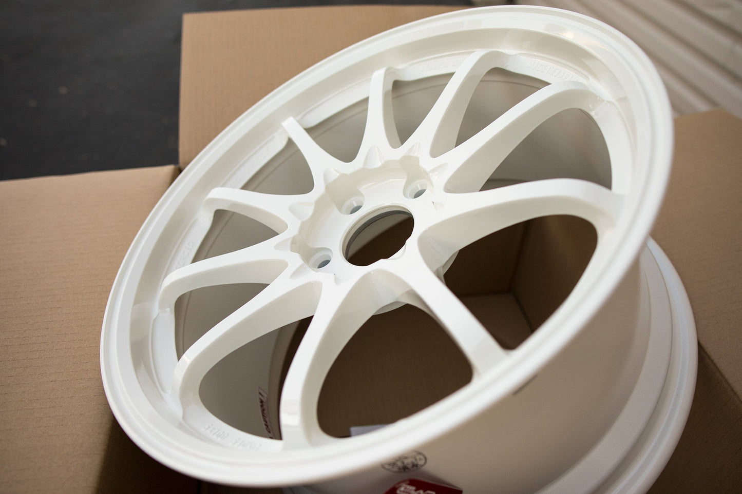 Volk Racing CE28SL 18x9.5 +44 5x120 Dash White (SET)