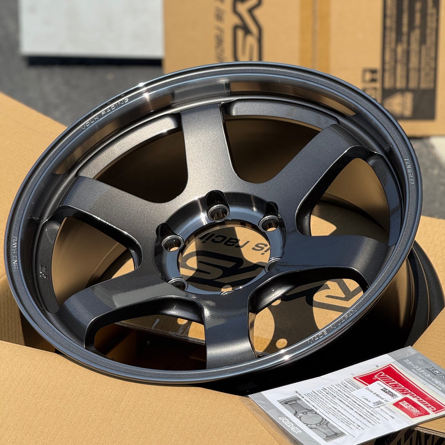 Volk Racing TE37SB SL 18x8.5 +22 6x139.7 Pressed Graphite (SET)