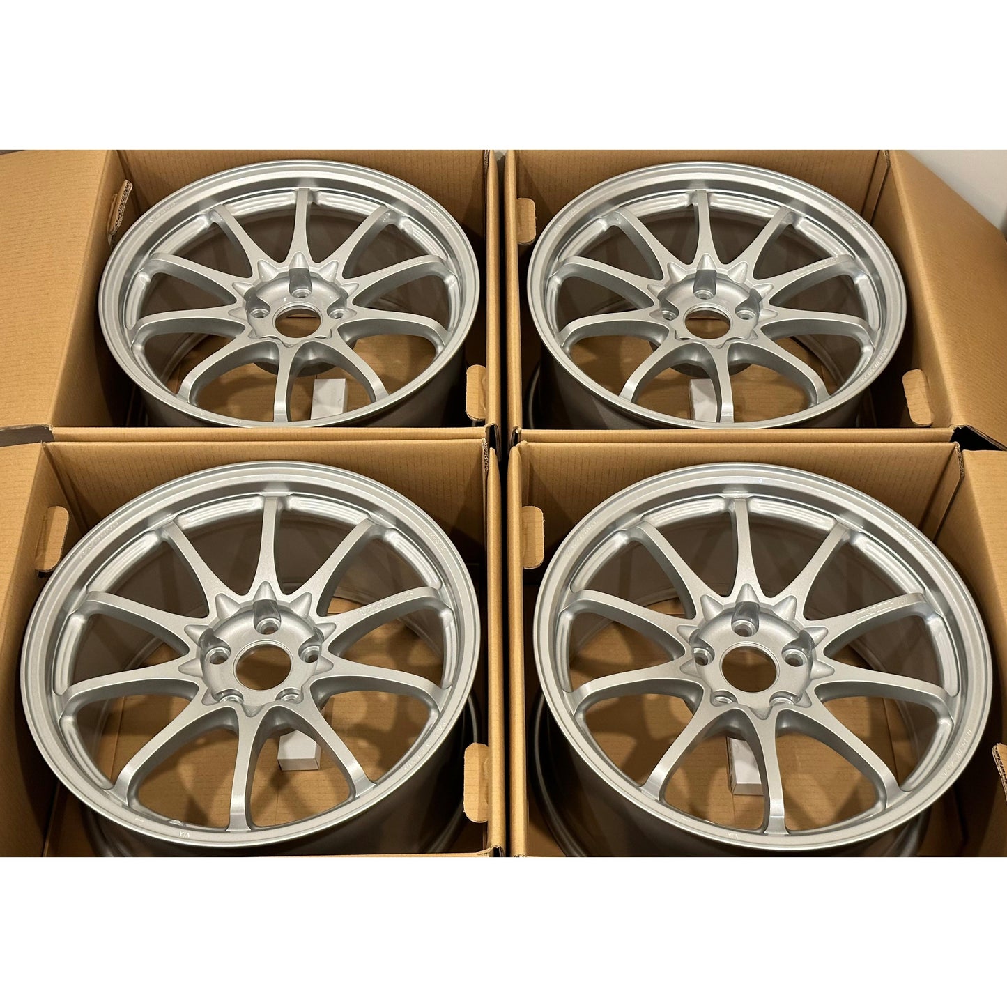 Volk Racing CE28N-Plus 18x9.5 +38 5x114.3 Diamond Silver (SET)