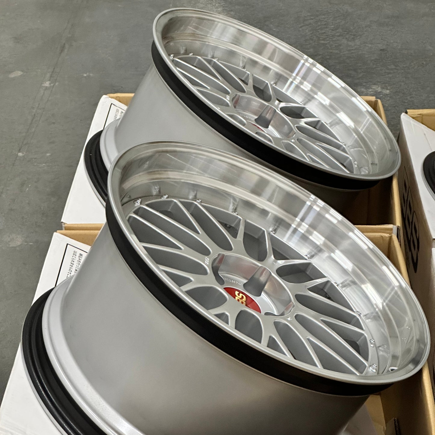 BBS LM 20x10 +30, 20x11 +10 5x114.3 Diamond Silver (SET)