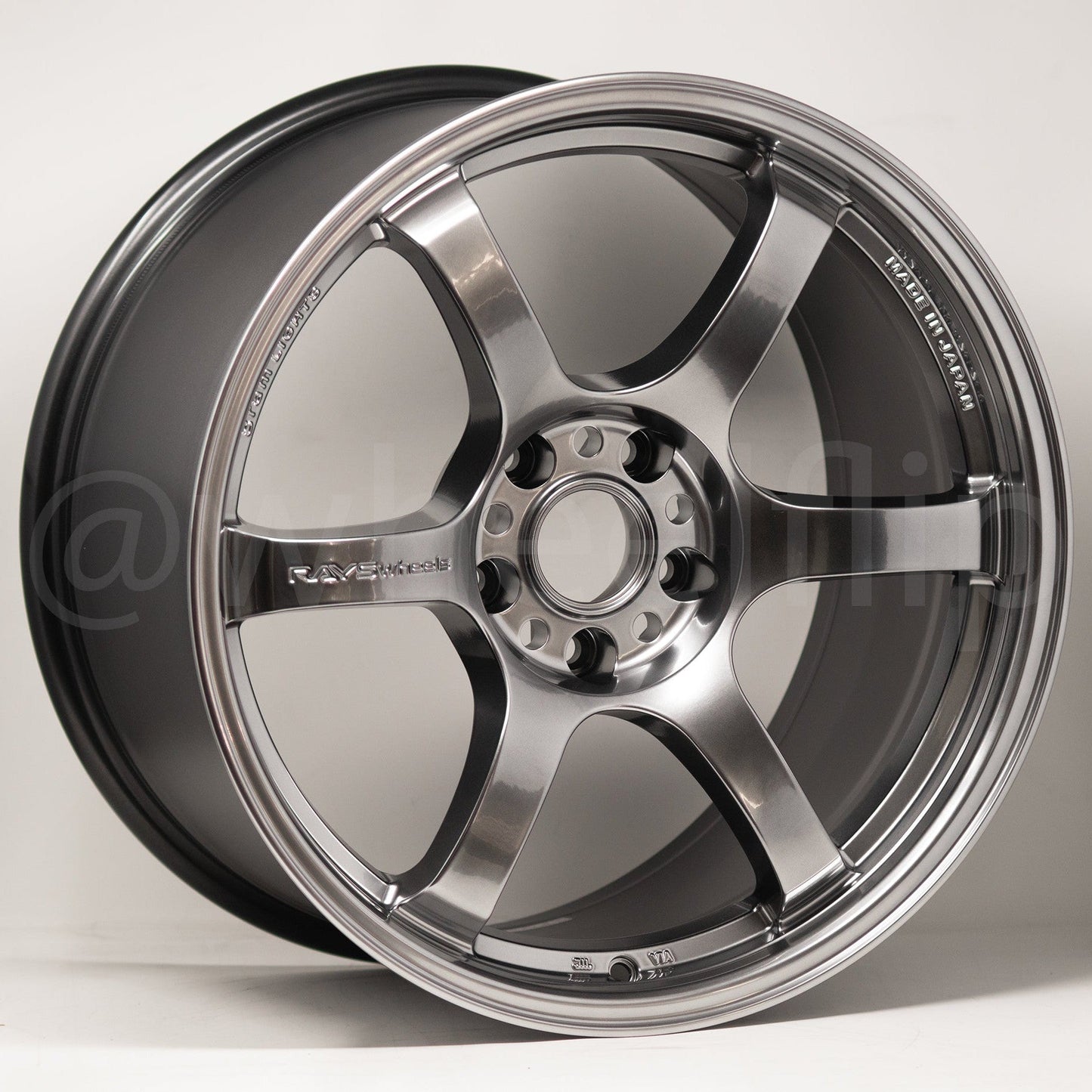 Gram Lights 57DR 17x9 +22 5x114.3 Grace Silver-WheelFlip