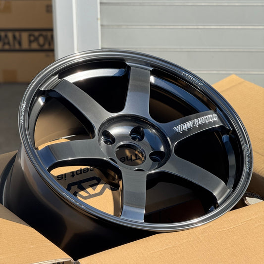 Volk Racing TE37 Saga S-Plus 18x9.5 +38 5x114.3 Shining Black Metal (SET)