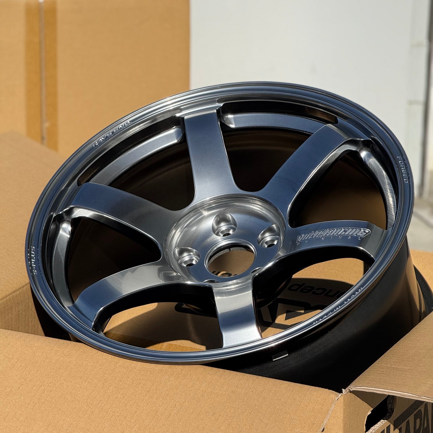 Volk Racing TE37 Saga S-Plus 18x9.5 +22 5x114.3 Shining Light Metal (SET)