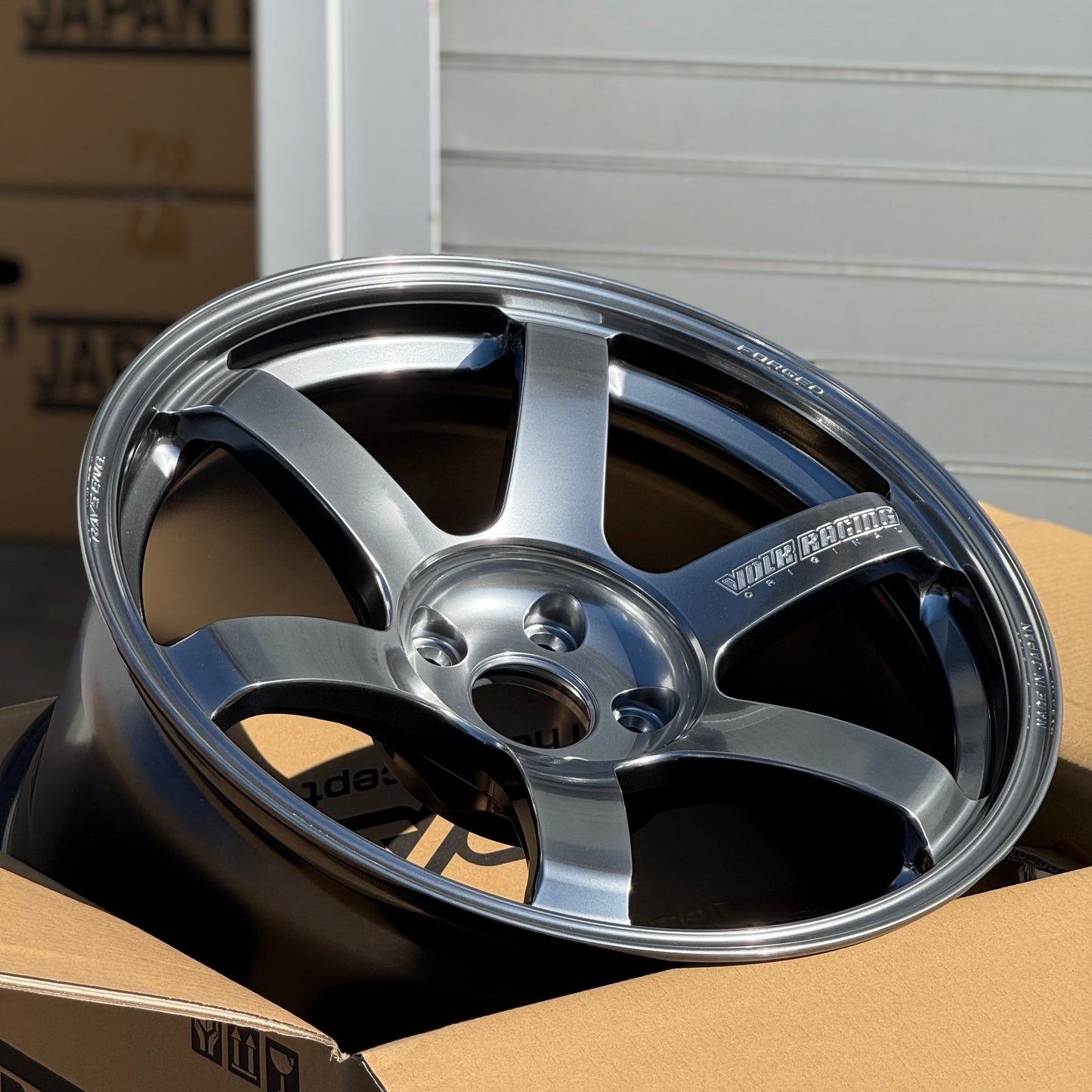 Volk Racing TE37 Saga S-Plus 18x9.5 +22 5x114.3 Shining Light Metal (SET)