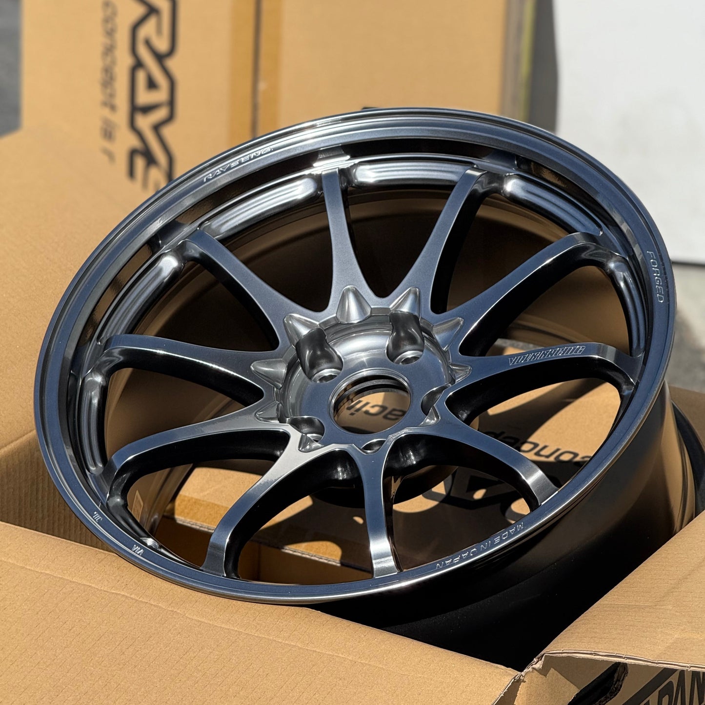 Volk Racing CE28N-Plus 18x9.5 +22 5x114.3 Shining Light Metal (SET)