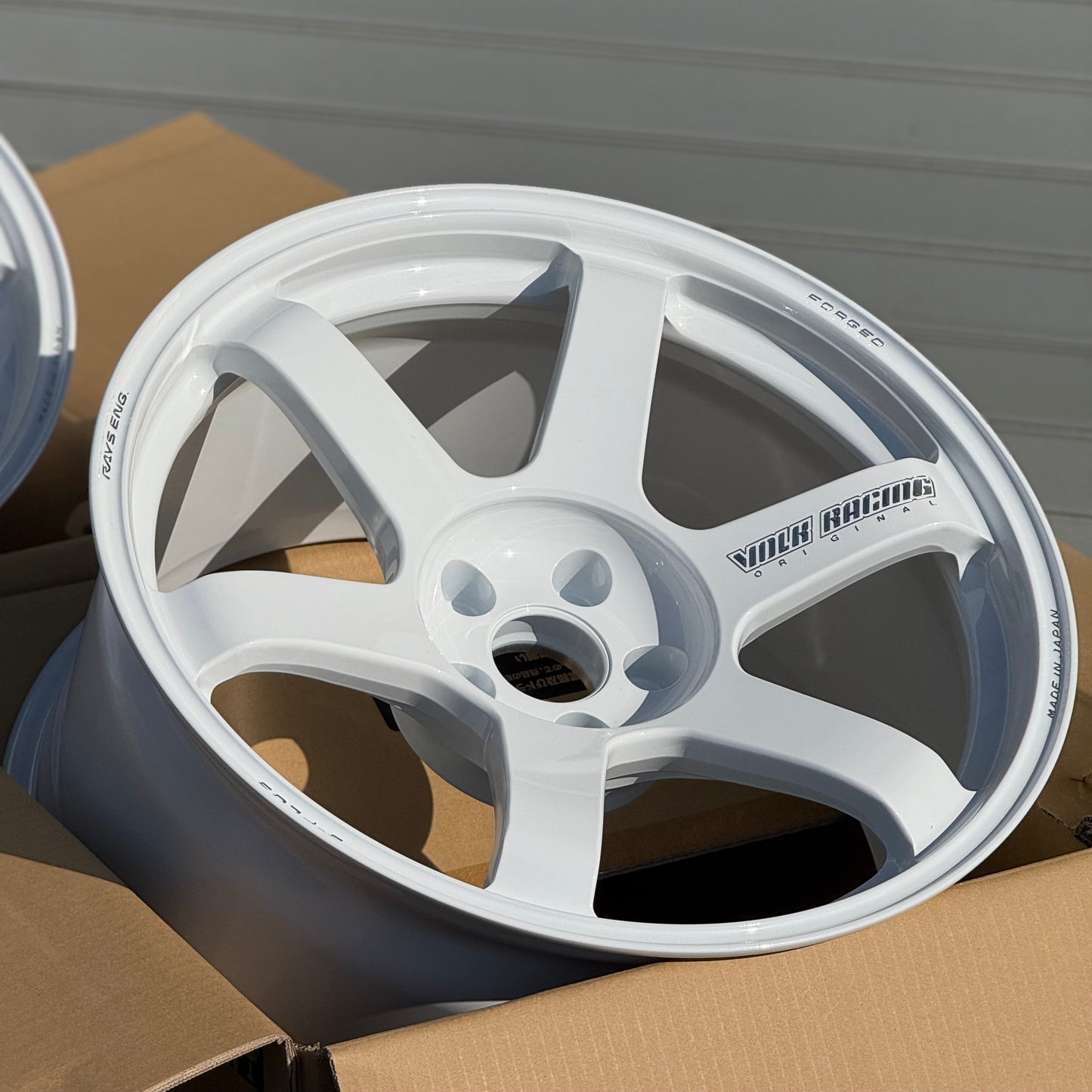 Volk Racing TE37 Saga S-Plus 19x10 +8, 19x11 +18 5x112 Dash White (SET)