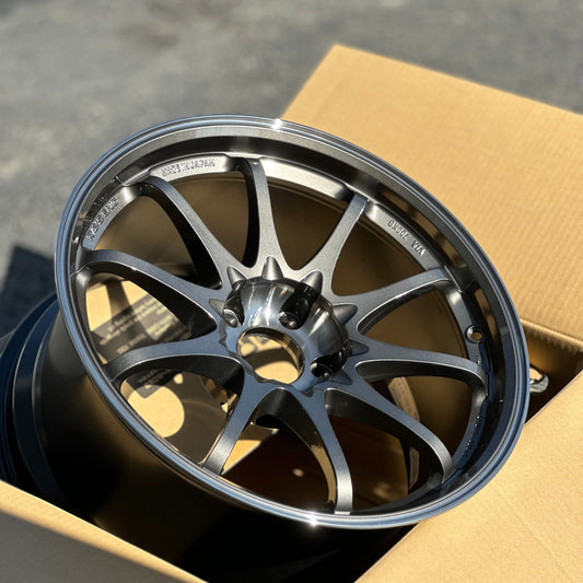 Volk Racing CE28SL 18x9.5 +22 5x114.3 Pressed Graphite (SET)