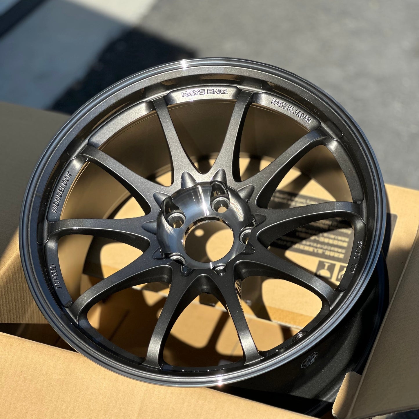 Volk Racing CE28SL 18x9.5 +22 5x114.3 Pressed Graphite (SET)