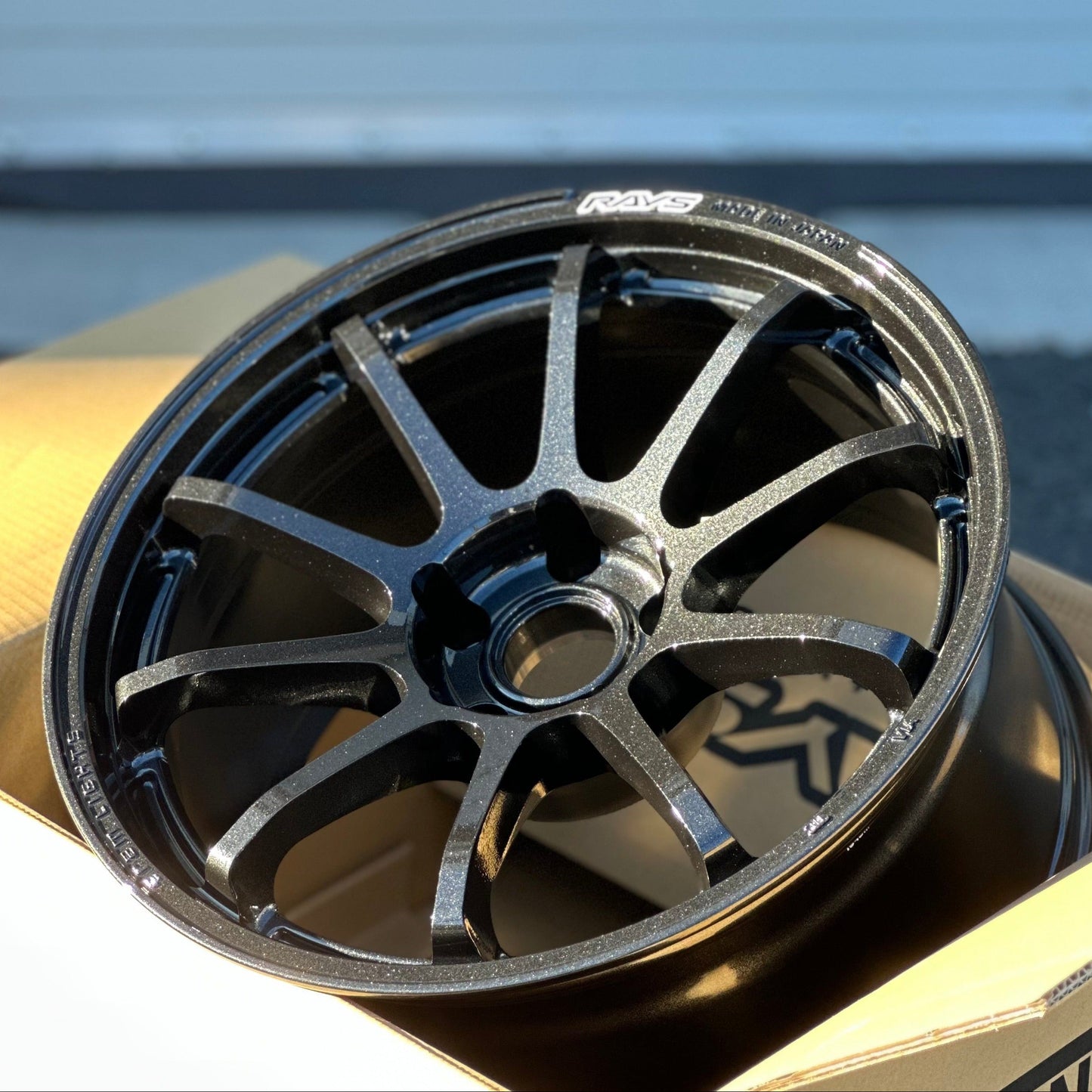 Gram Lights 57NR 18x9.5 +45 5x120 Glass Black (SET)