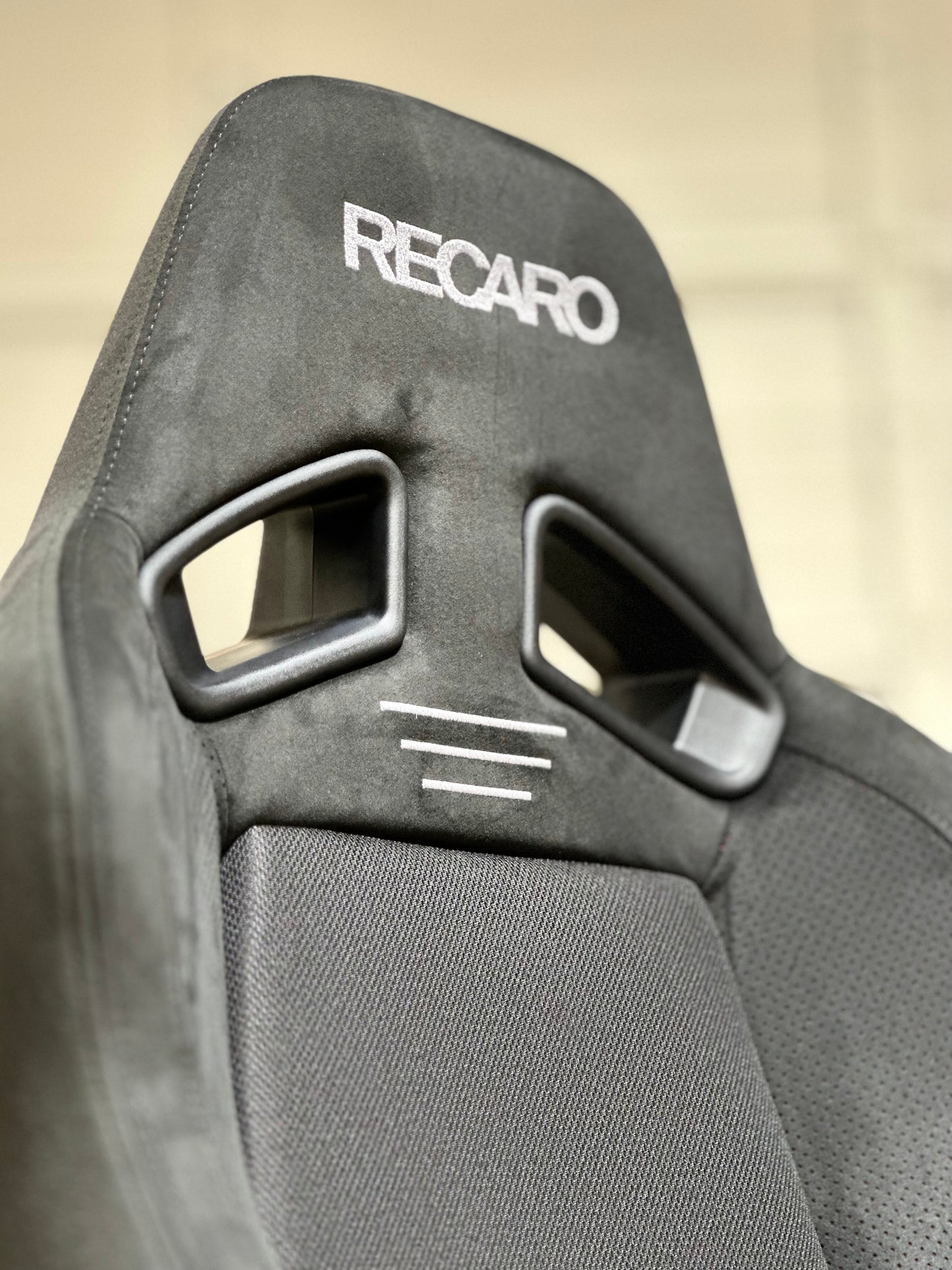 Recaro SR-7 GU100 Sport Seat - Black Ultrasuede + Glass Mesh Kamui Black