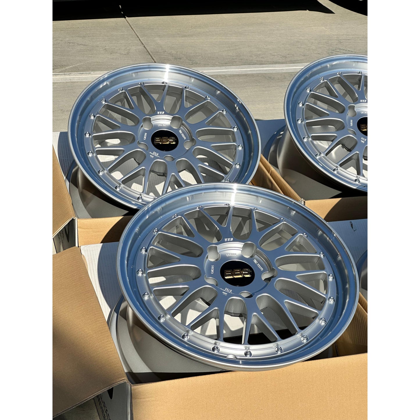 BBS LM 18x8.5 +56, 18x10 +65 5x130 Diamond Silver (SET)