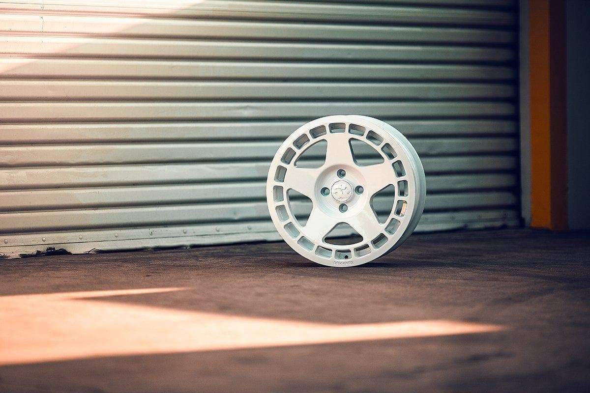 Fifteen52 Turbomac 5x112 18x8.5" +45mm Offset Rally White Wheels
