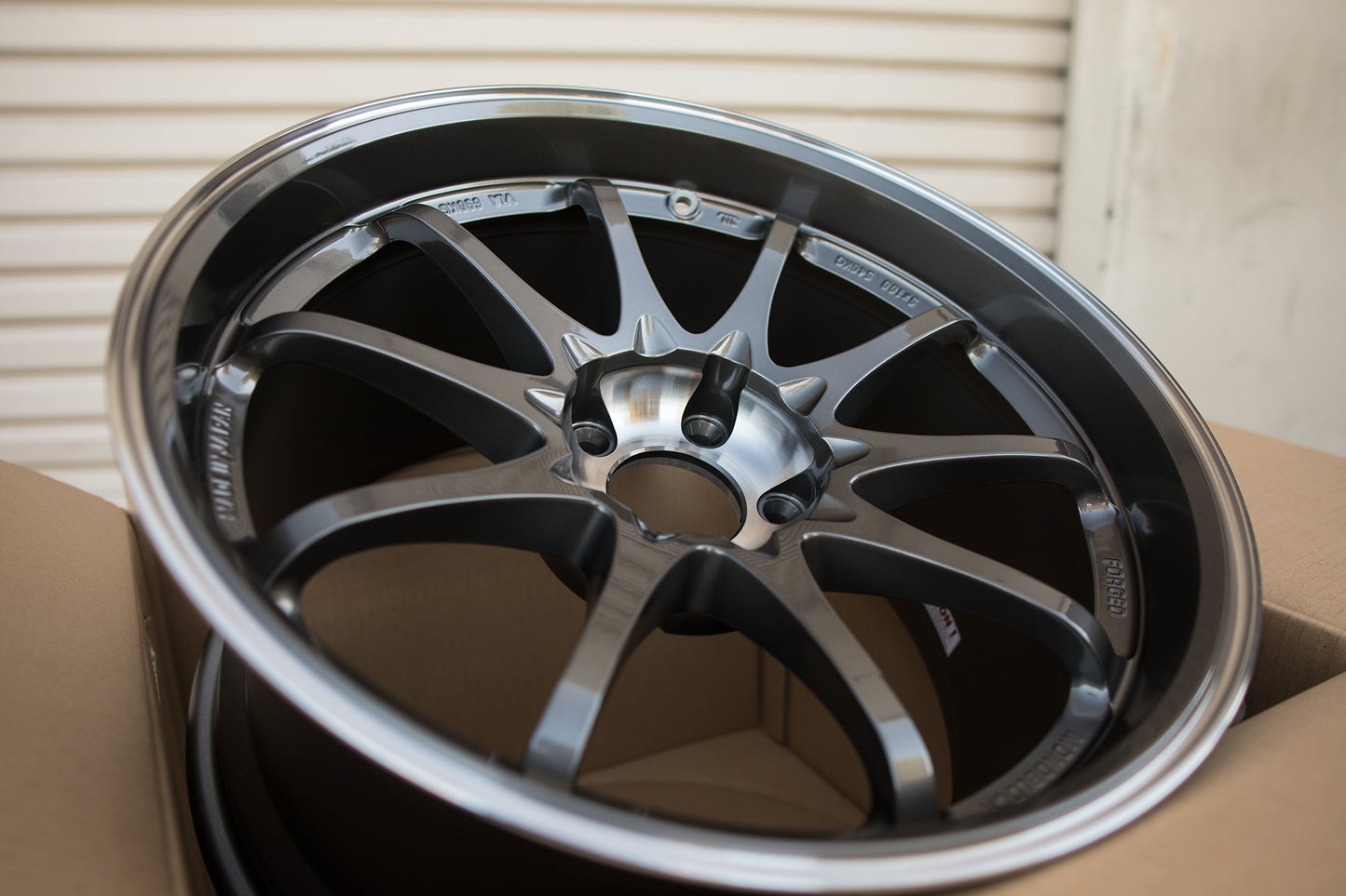 Volk Racing CE28SL 18x10.5 +22 5x114.3 Pressed Graphite (SET)