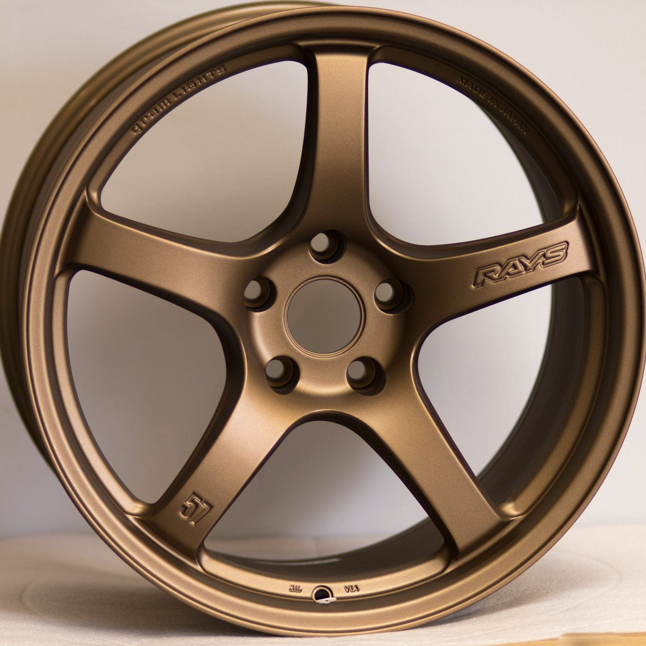 Gram Lights 57CR 18x9.5 +38 5x114.3 Bronze 2 (SET)