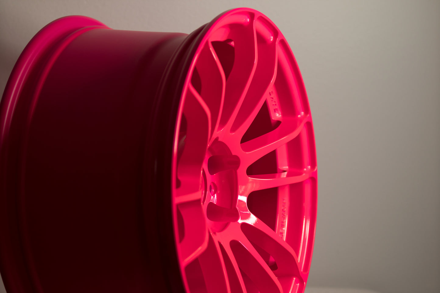 Rays Gram Lights 57XTREME SPEC-D 18x9.5 +12 5x114.3 Luminous Pink (SET)