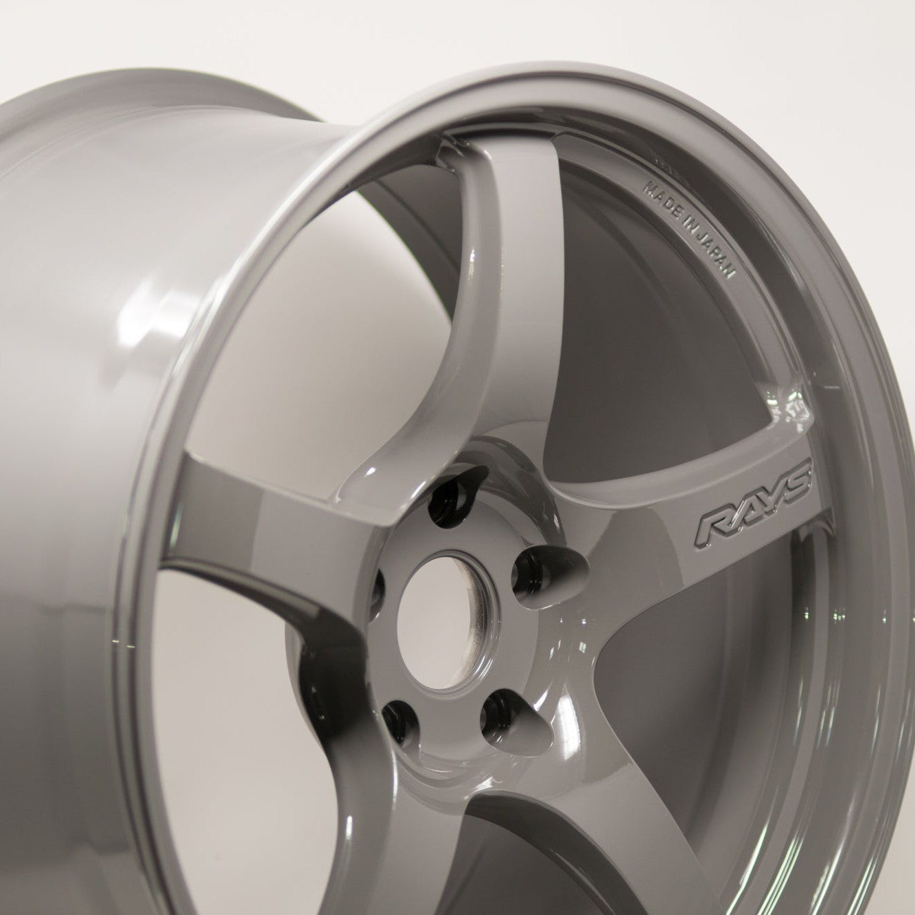 Gram Lights 57CR 18x9.5 +38 5x114.3 Glossy Gray (SET)