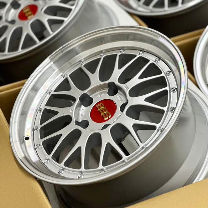 BBS LM 17x8.5 +18 5x120 Diamond Silver (SET)