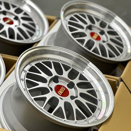 BBS LM 17x8.5 +18 5x120 Diamond Silver (SET)