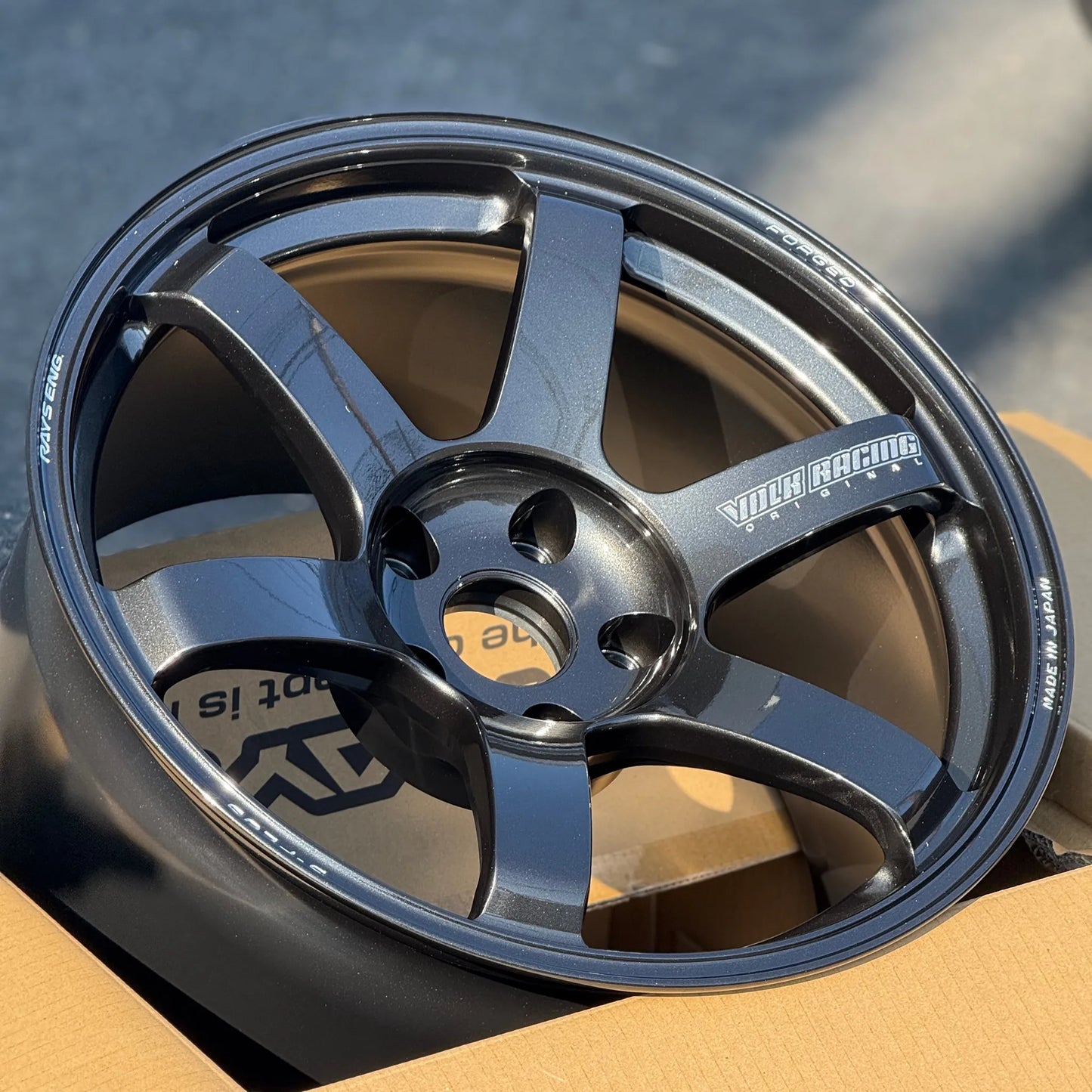 Volk Racing TE37 Saga 18x9.5 +20 5x120 Diamond Dark Gunmetal (SET)
