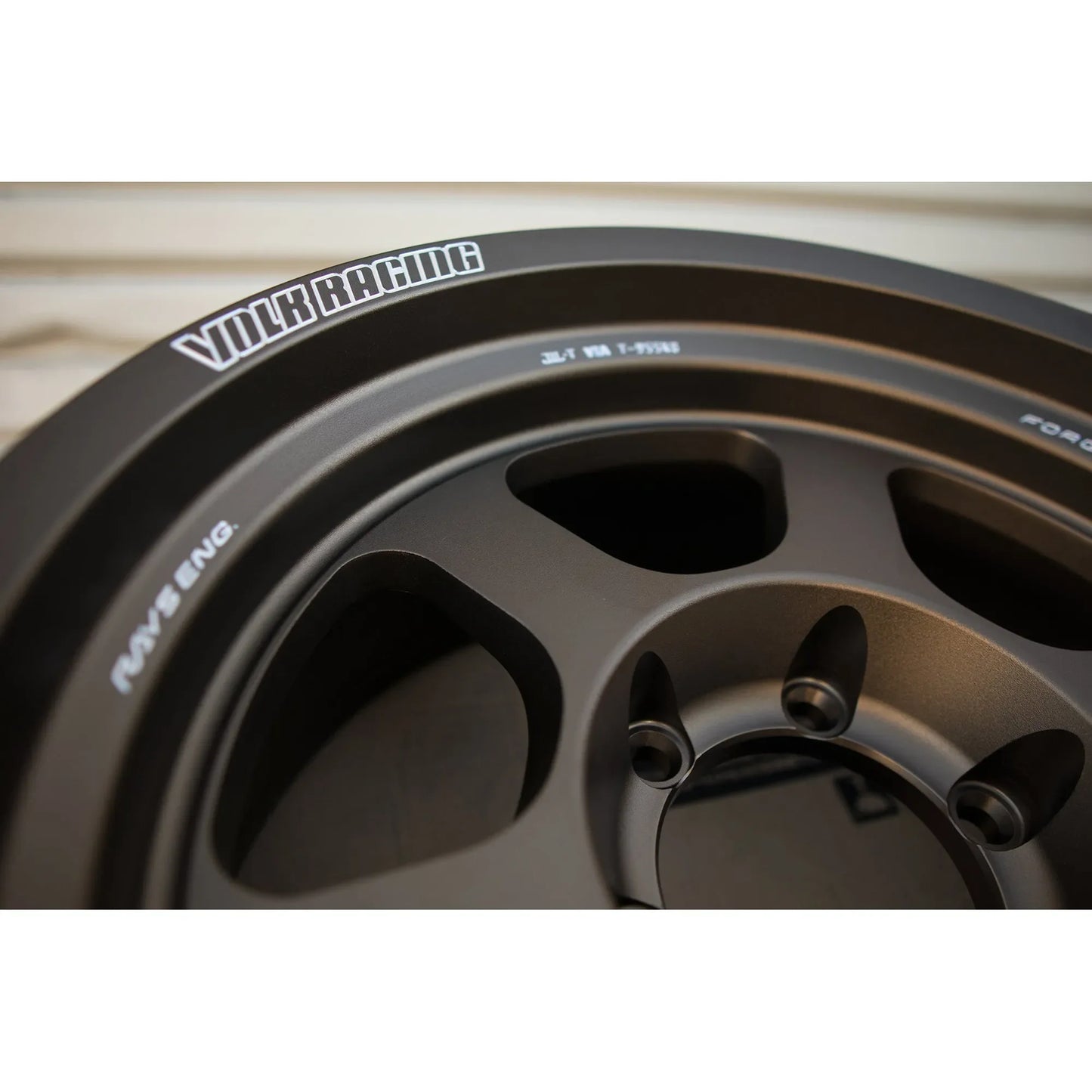 Volk Racing TE37XT M-Spec 17x8 -20, 6x139.7 Bronze (SET)