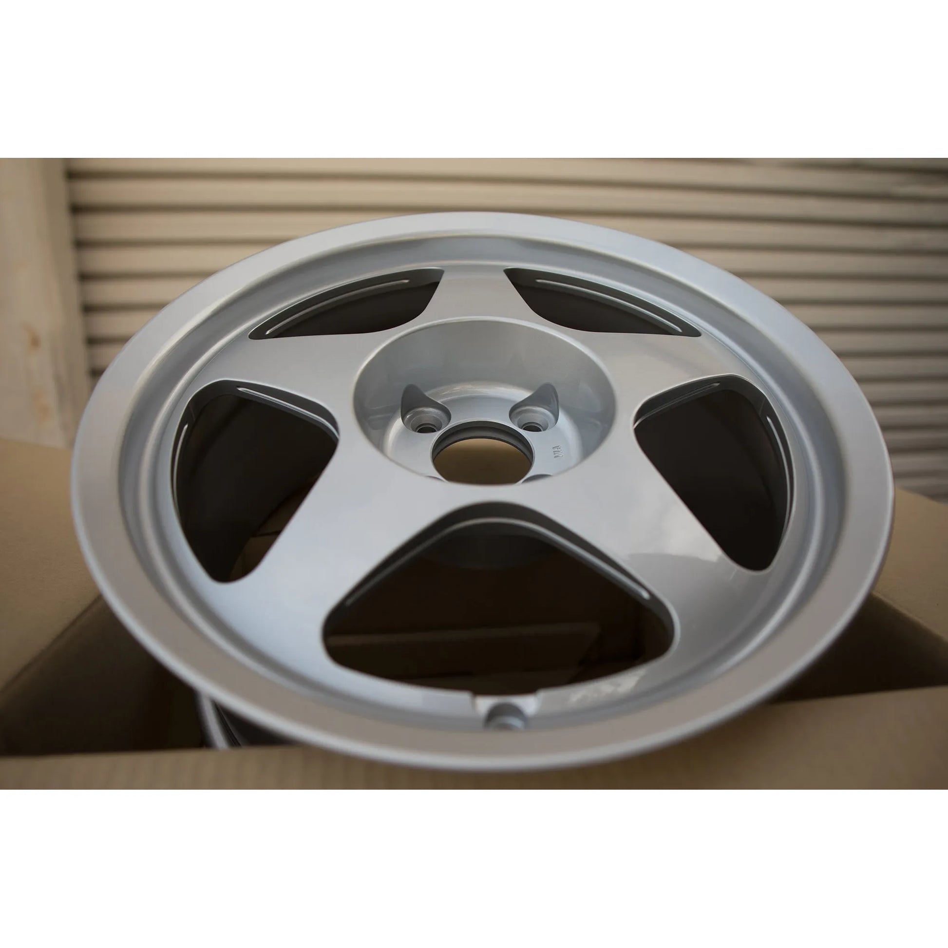 Desmond Regamaster EVO II 16x8 +35 4x100 Gloss Silver (SET)