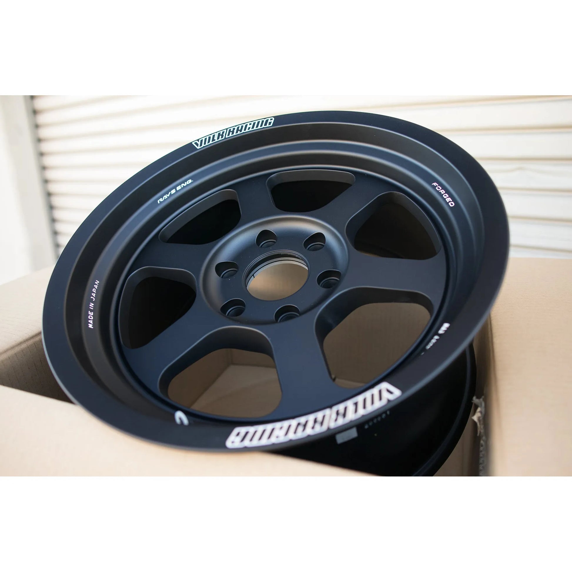 Volk Racing TE37XT M-Spec 18x9.5 +20, 6x135 Blast Black (SET)