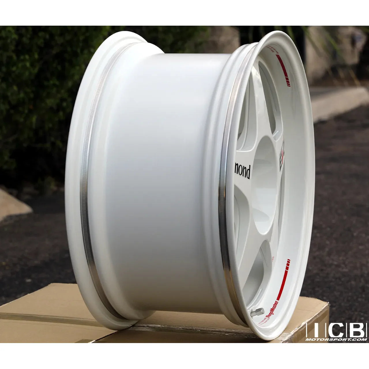 Desmond Regamaster EVO II 17x9.5 +50 5x114.3 Gloss White (SET)