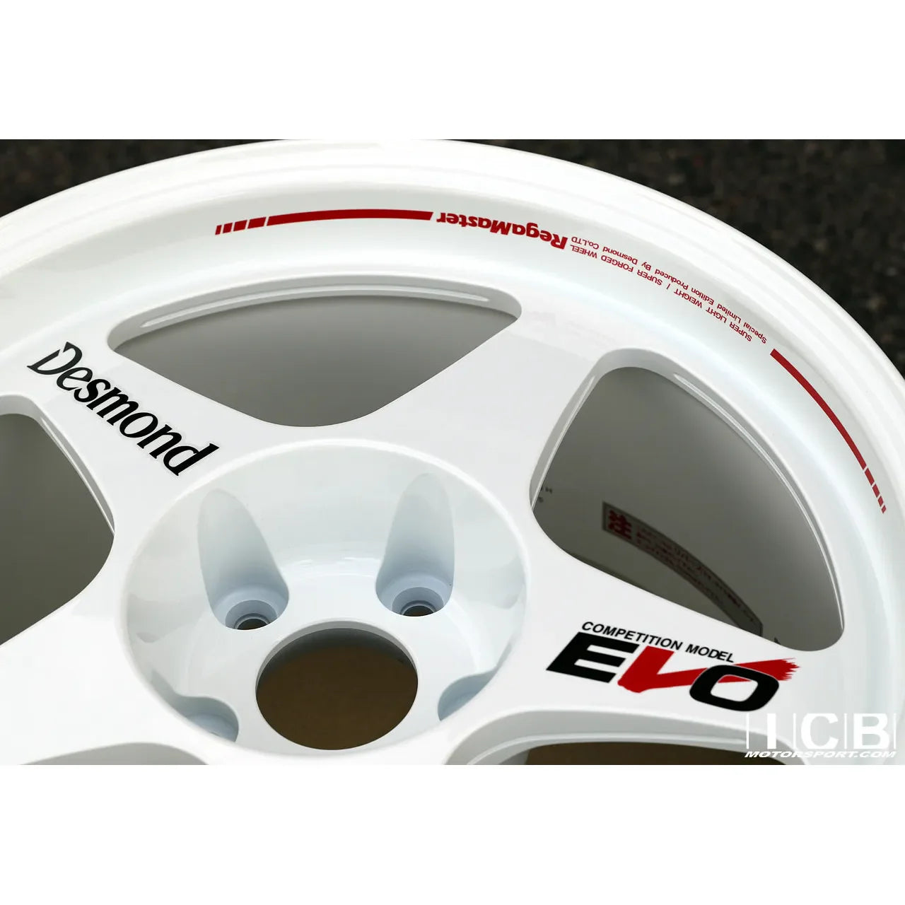 Desmond Regamaster EVO II 17x9.5 +50 5x114.3 Gloss White (SET)