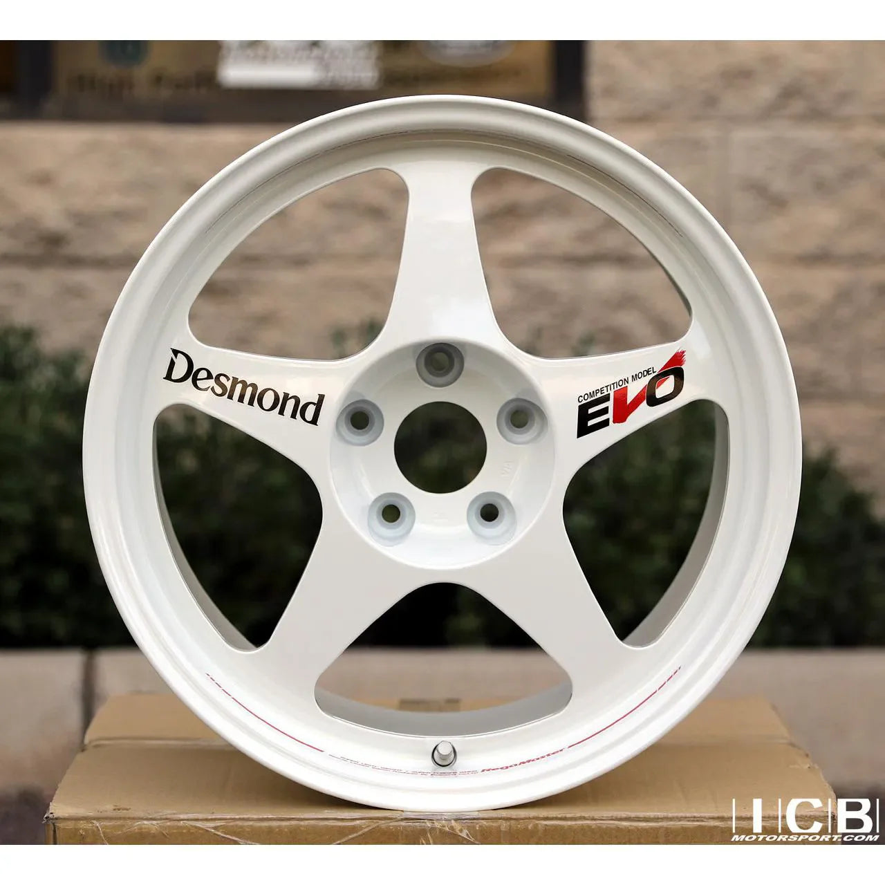 Desmond Regamaster EVO II 17x9.5 +45 5x114.3 Gloss White (SET)