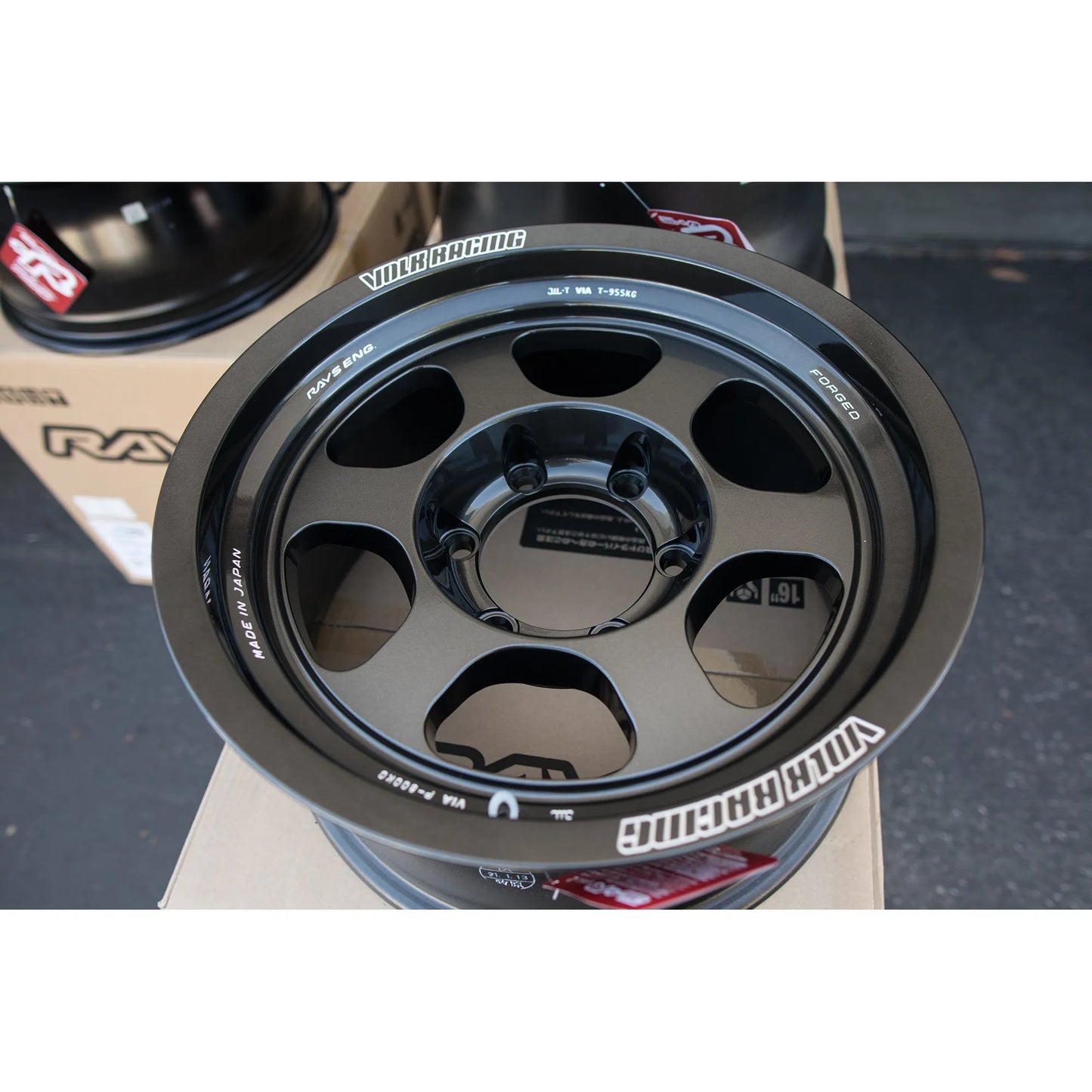 Volk Racing TE37XT M-Spec 16x8 +0, 6x139.7 Diamond Black (SET)