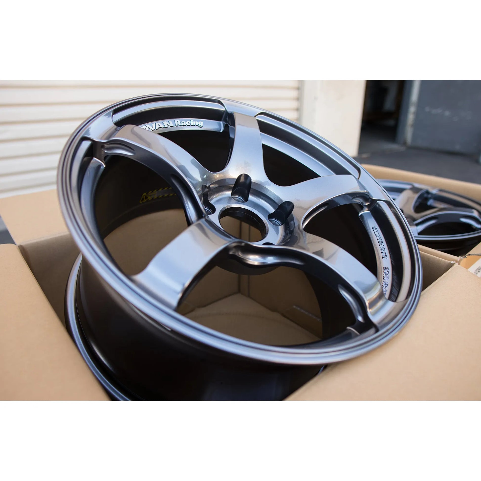 Advan TC4 18x9.5 +35 5x114.3 Racing Gunmetallic & Ring (SET)