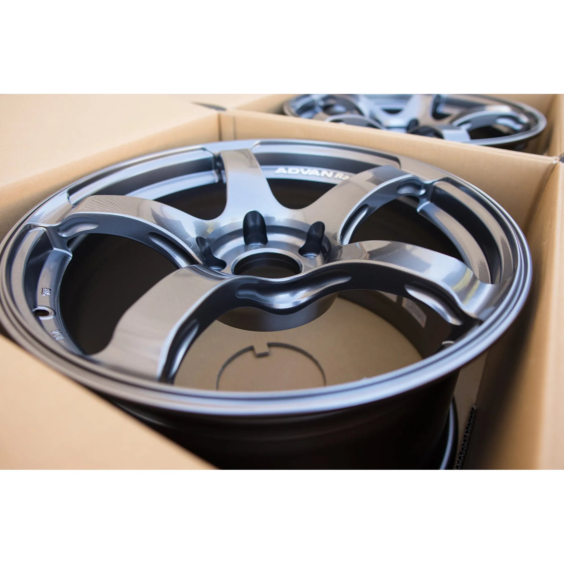 Advan TC4 18x9.5 +35 5x114.3 Racing Gunmetallic & Ring (SET)