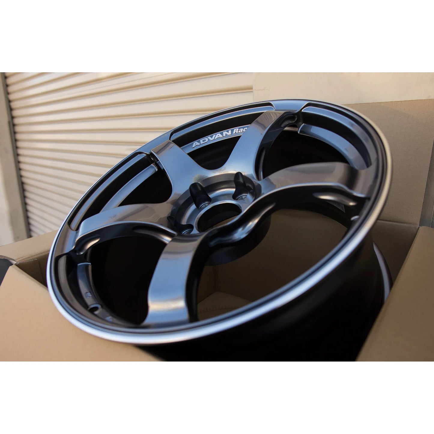 Advan TC4 18x9.5 +35 5x114.3 Racing Gunmetallic & Ring (SET)