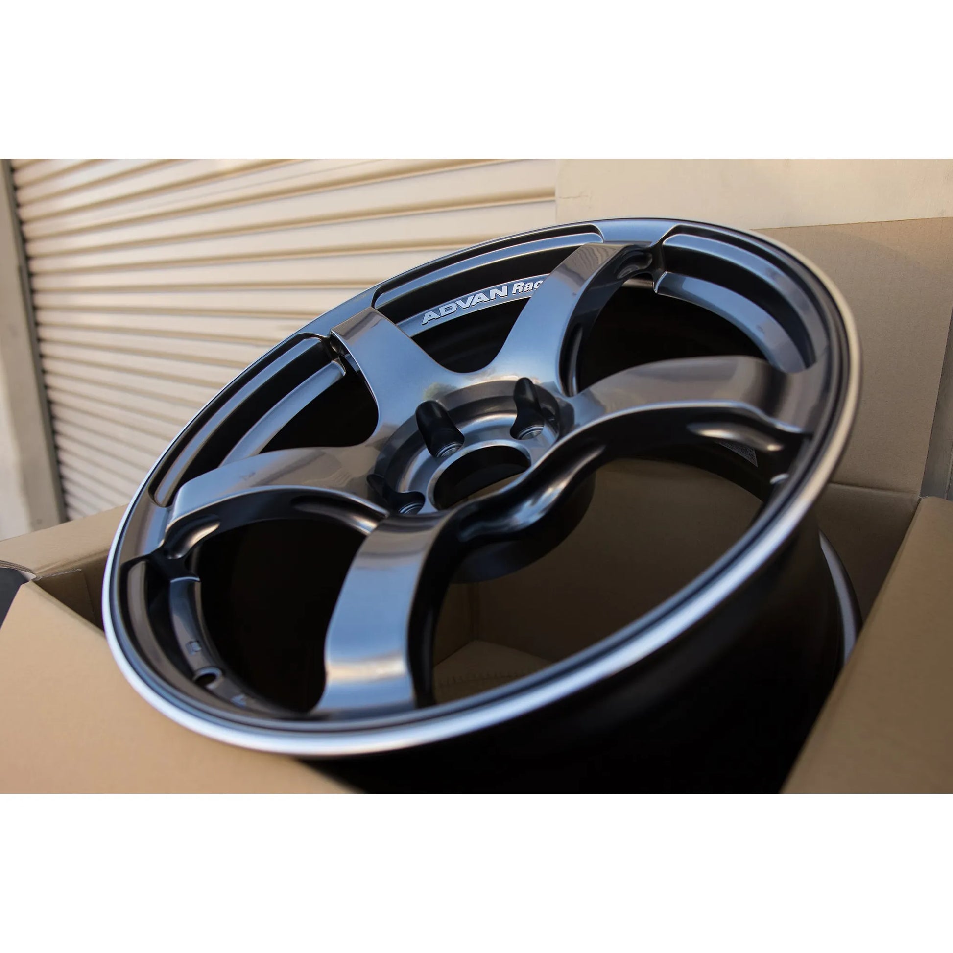 Advan TC4 18x9.5 +35 5x114.3 Racing Gunmetallic & Ring (SET)