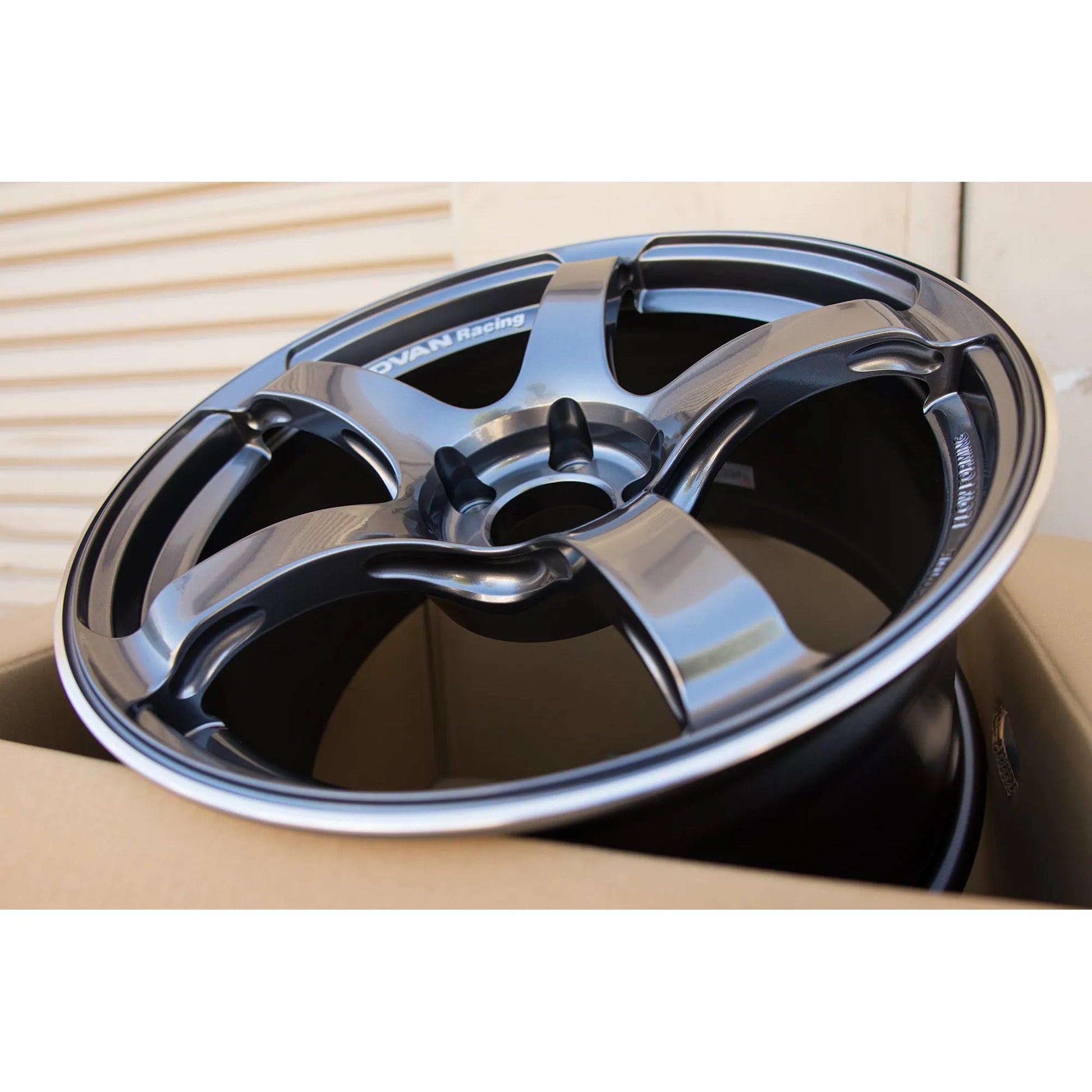 Advan TC4 18x9.5 +35 5x114.3 Racing Gunmetallic & Ring (SET)