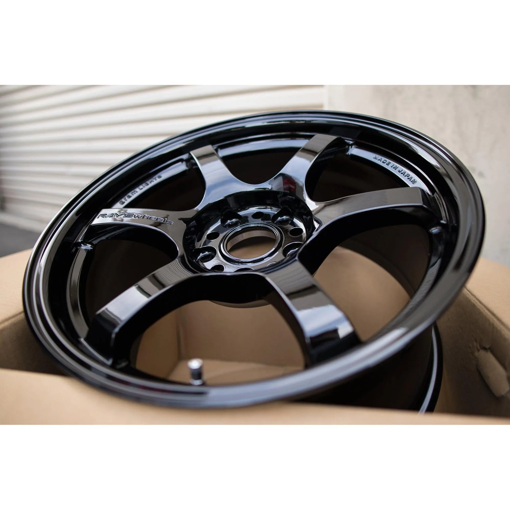 Gram Lights 57DR 18x10.5 +22 5x114.3 Glossy Black (SET)