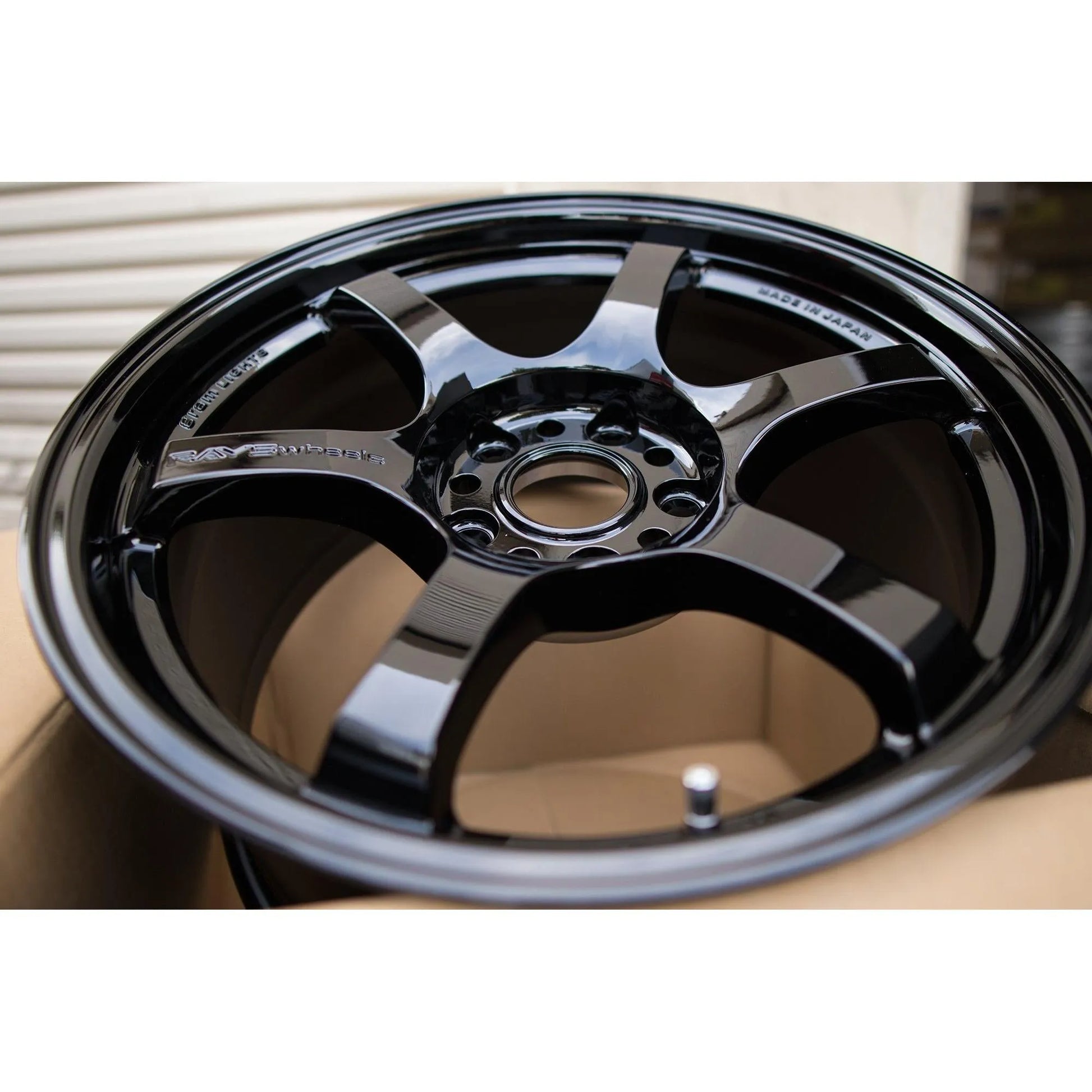 Gram Lights 57DR 18x10.5 +22 5x114.3 Glossy Black (SET)